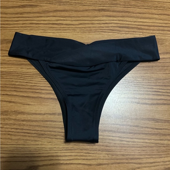NWOT MIGA Women's Swim Bikini Bottom Solid Black Classic Size M - Picture 1 of 4